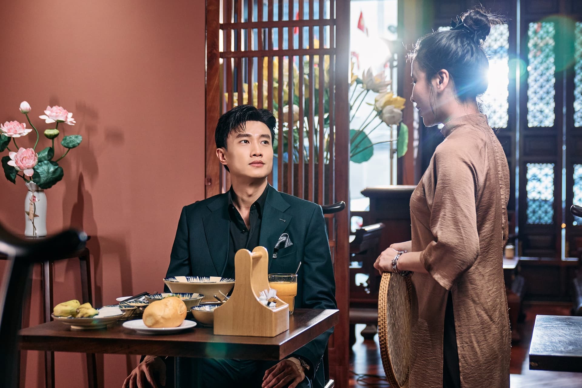 Actor Quoc Truong Visits Nang Sen Massage & Spa