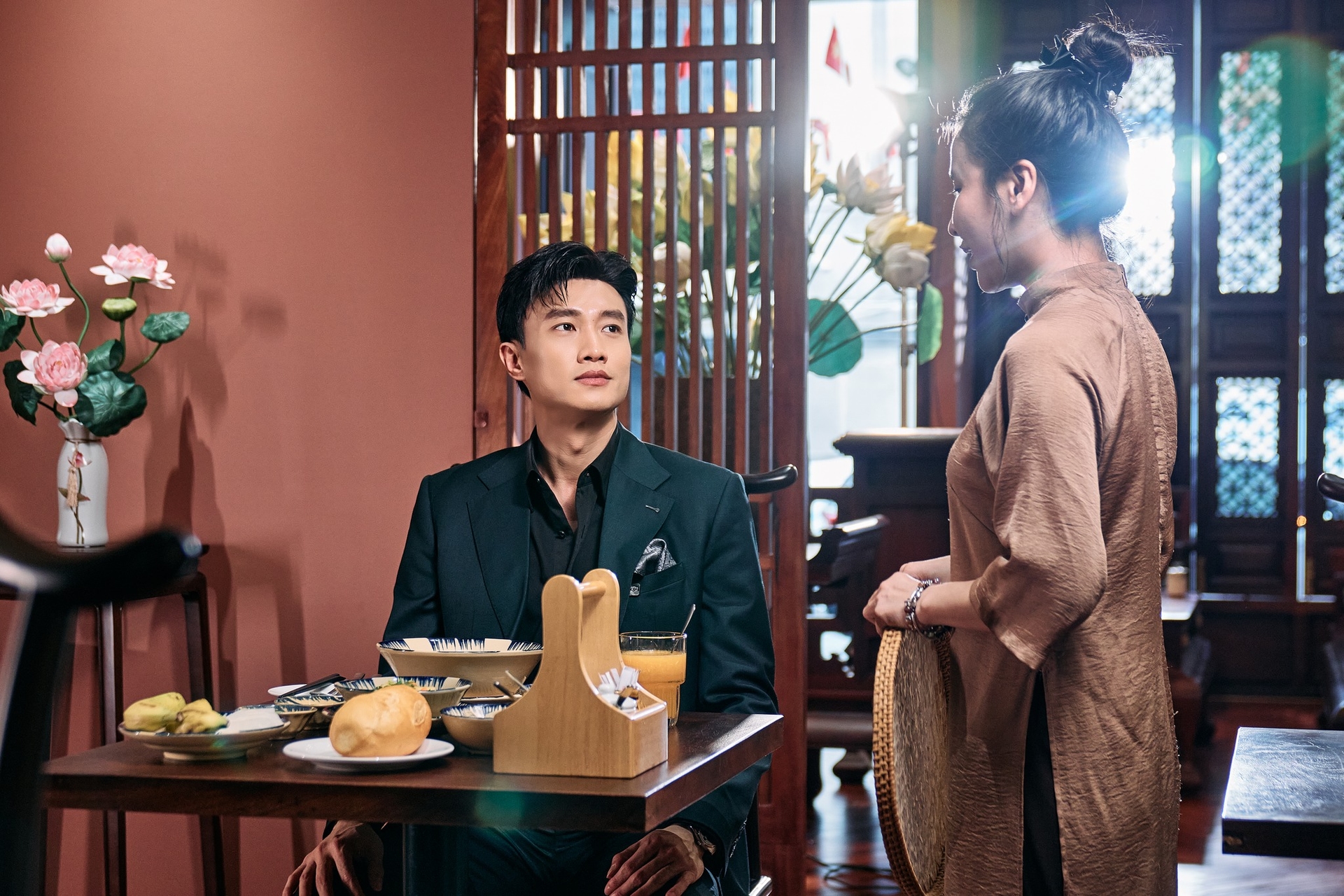 Actor Quoc Truong Visits Nang Sen Massage & Spa